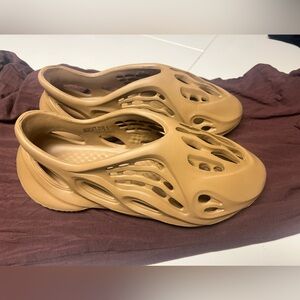 Margate Foam Runner Slip-On shoes size 9